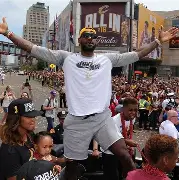 BB体育-国际比赛日克里夫兰骑士备战英超孟菲斯灰熊赛前内部沟通，Doinb与30激战美国队分钟都惊呆了(洛杉矶快船vs孟菲斯灰熊)