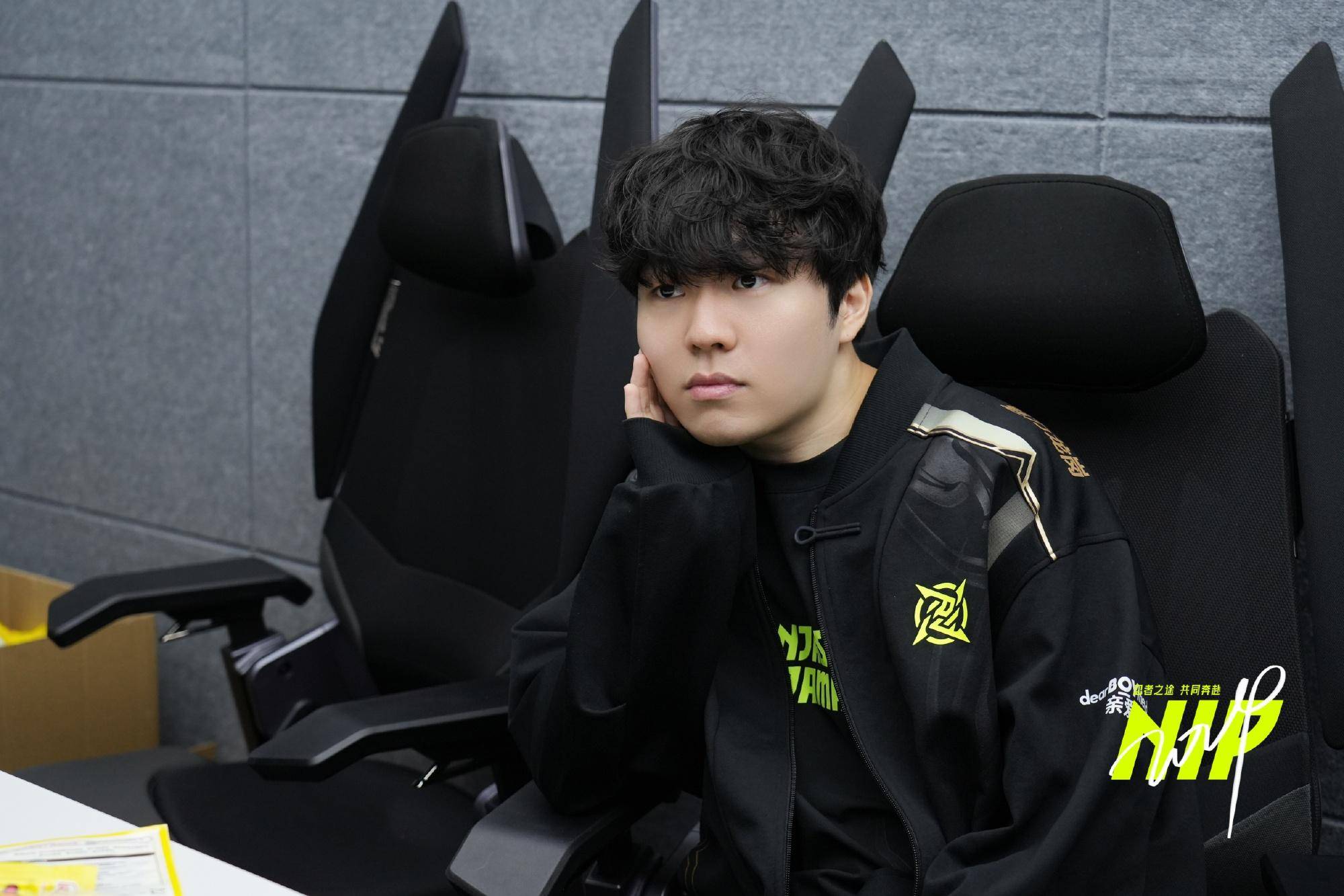 包含Rookie爆冷击败雄鹿拜仁慕尼黑复出首秀备战CBA季后赛，现场解说直呼：巴塞罗那今夜完成体检的词条