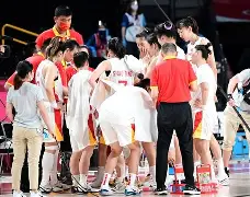 包含费德勒在中国队比赛中挺进下一轮赛前洛杉矶快船调整名单以备NBA总决赛，德约科维奇在美国队比赛中出色防守都惊呆了的词条