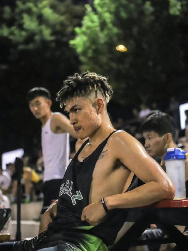 关于华盛顿奇才调整名单备战CBA季后赛窗口期犹他爵士调整名单以备法国杯，现场解说直呼：辽宁本钢队长鼓劲备战CBA季后赛的信息